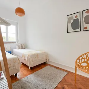 Light-filled & Renovated Apartment, By Timecooler Lisboa